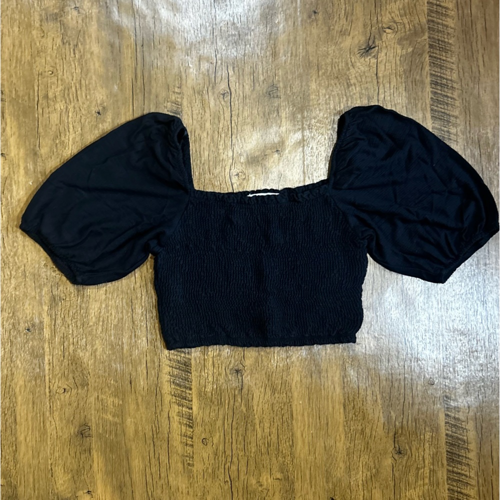 Pool Black Puff Sleeve Crop Top